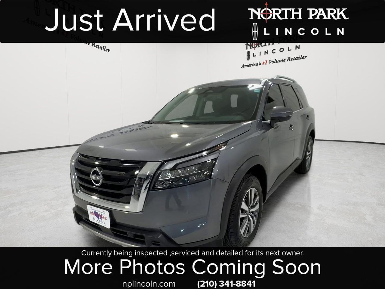 2025 Nissan Pathfinder SL