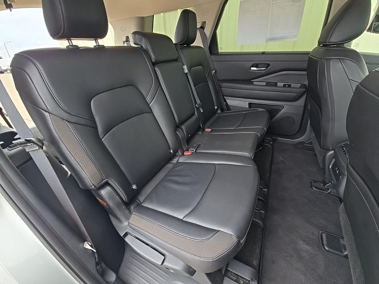 2025 Nissan Pathfinder SL Watertown SD