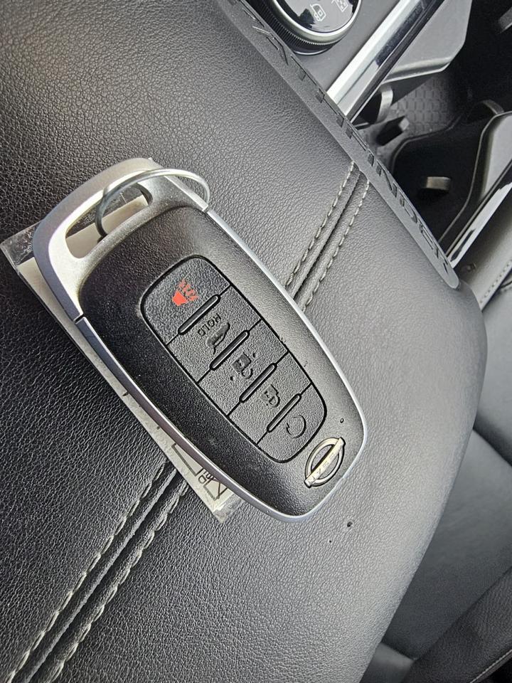 2025 Nissan Pathfinder SL Watertown SD