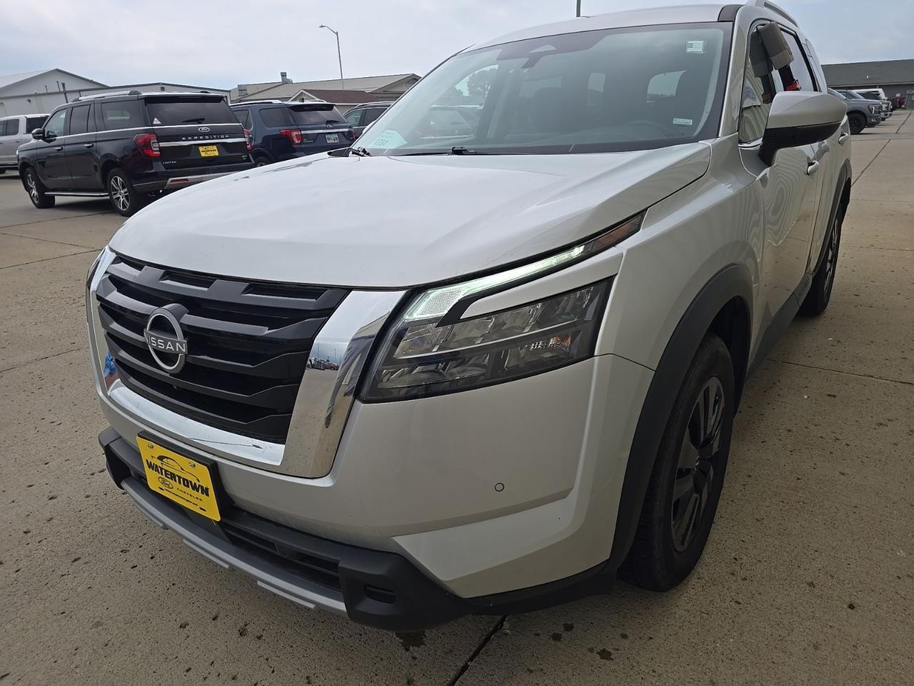 2025 Nissan Pathfinder SL Watertown SD