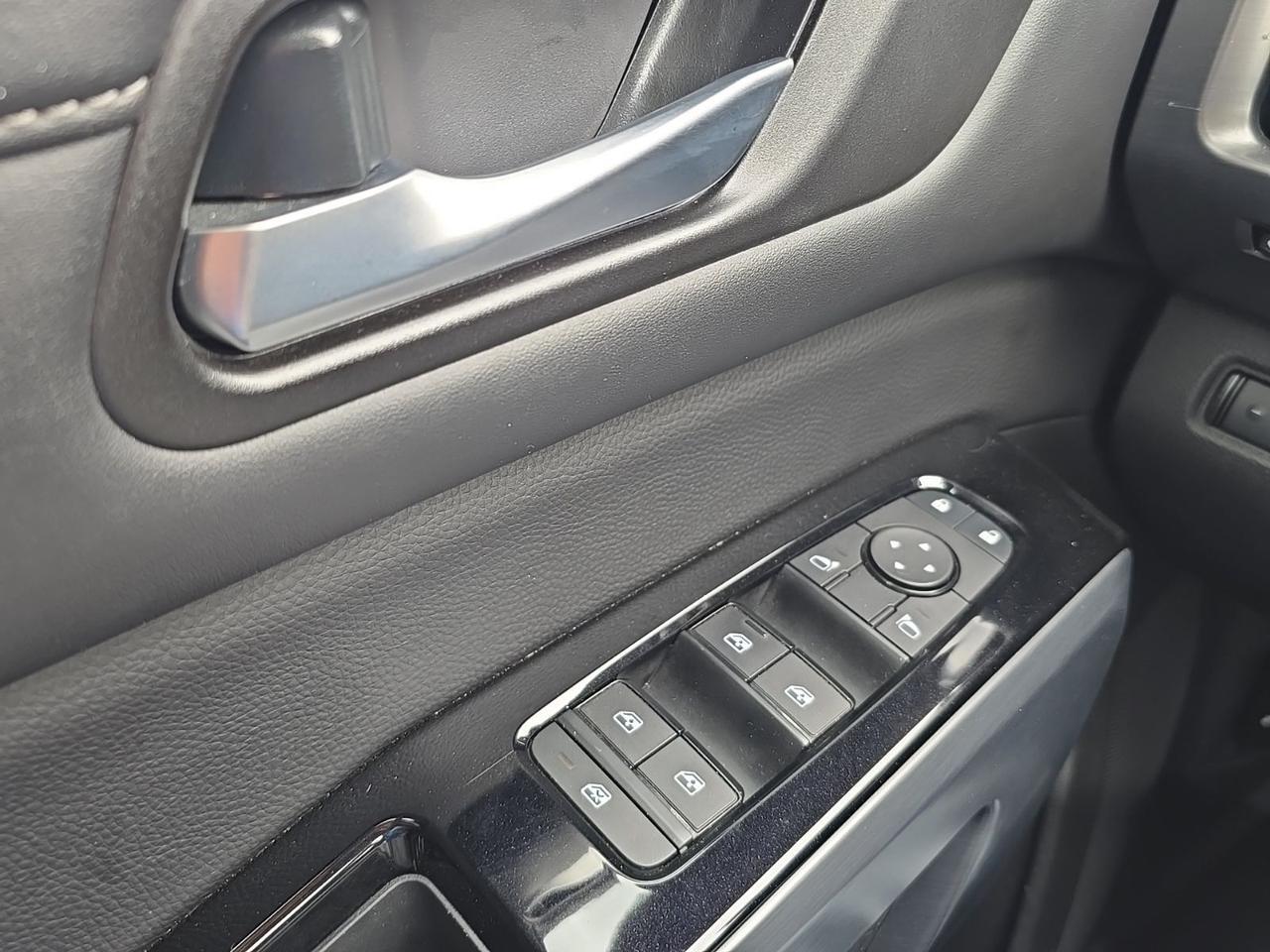 2025 Nissan Pathfinder SL Watertown SD