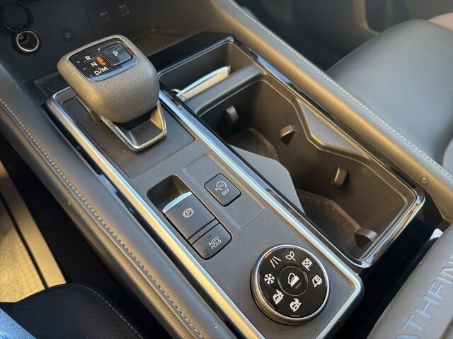 2025 Nissan Pathfinder SL Watertown SD