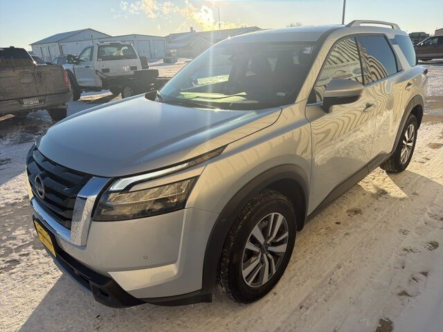 2025 Nissan Pathfinder SL Watertown SD