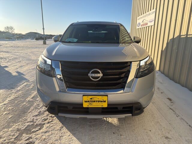 2025 Nissan Pathfinder SL Watertown SD