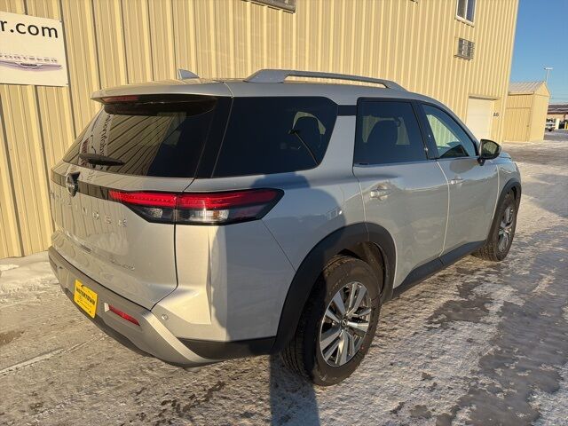 2025 Nissan Pathfinder SL Watertown SD