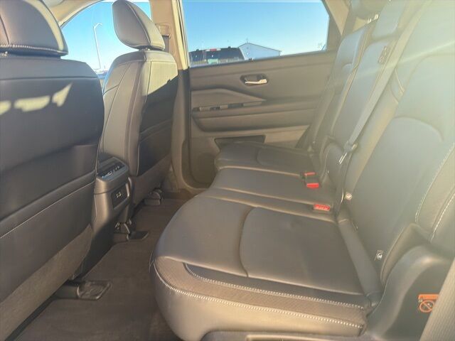 2025 Nissan Pathfinder SL Watertown SD