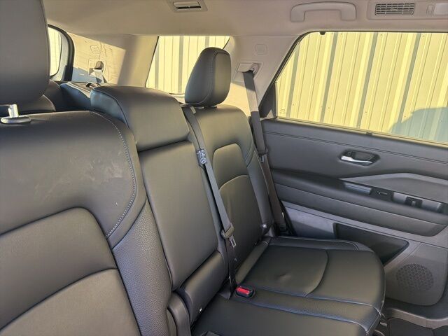 2025 Nissan Pathfinder SL Watertown SD