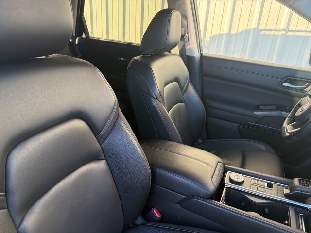 2025 Nissan Pathfinder SL Watertown SD