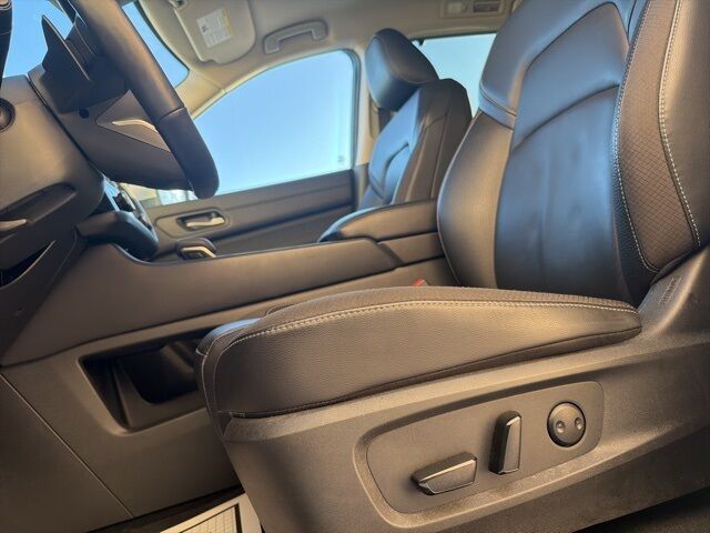 2025 Nissan Pathfinder SL Watertown SD