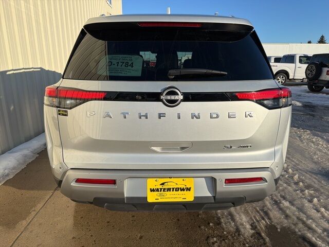 2025 Nissan Pathfinder SL Watertown SD