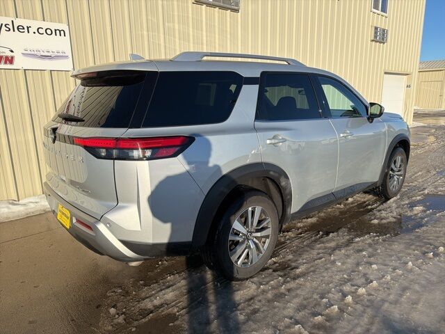 2025 Nissan Pathfinder SL Watertown SD