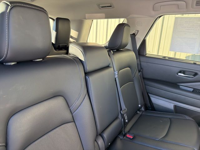 2025 Nissan Pathfinder SL Watertown SD