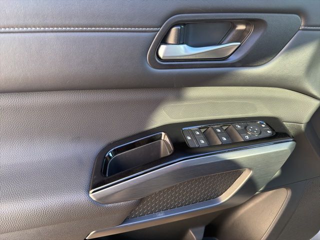 2025 Nissan Pathfinder SL Watertown SD