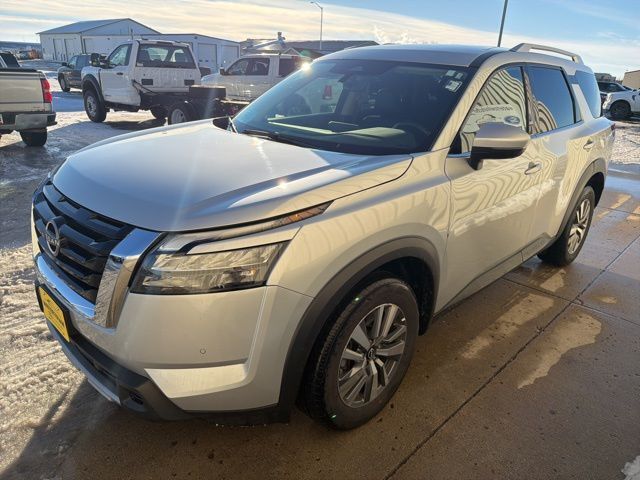 2025 Nissan Pathfinder SL Watertown SD