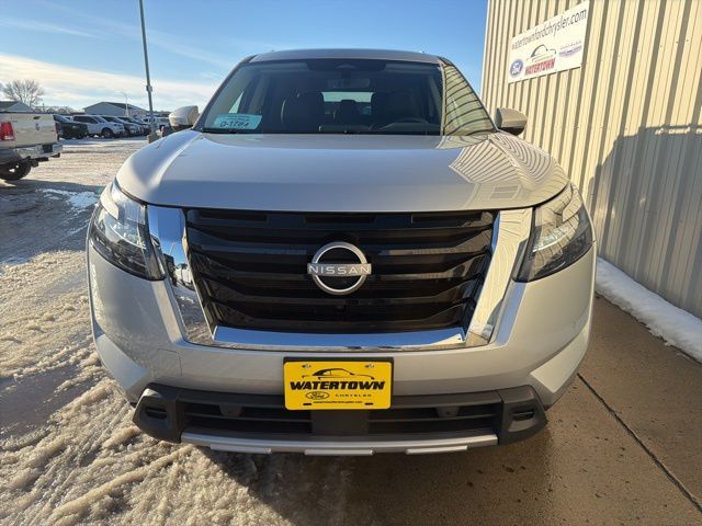 2025 Nissan Pathfinder SL Watertown SD