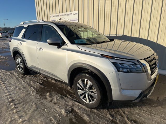2025 Nissan Pathfinder SL Watertown SD