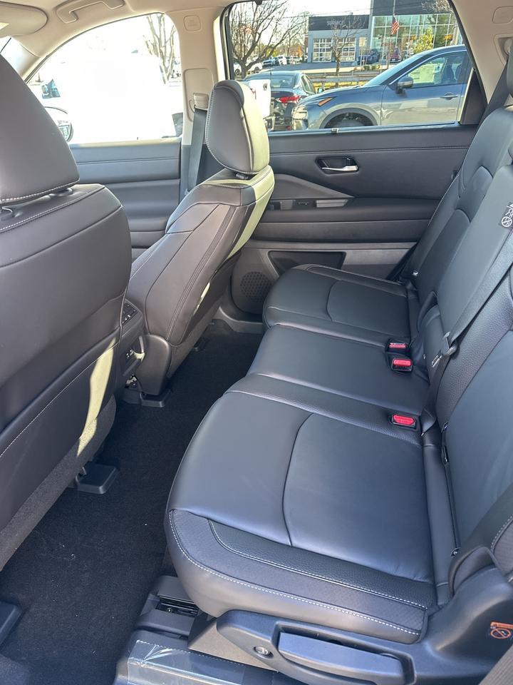 2025 Nissan Pathfinder SL Glen Burnie MD