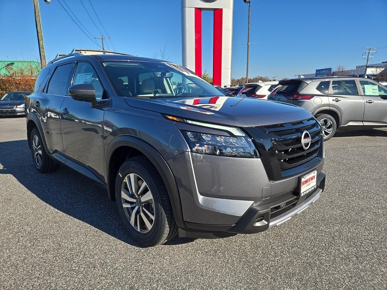 2025 Nissan Pathfinder SL