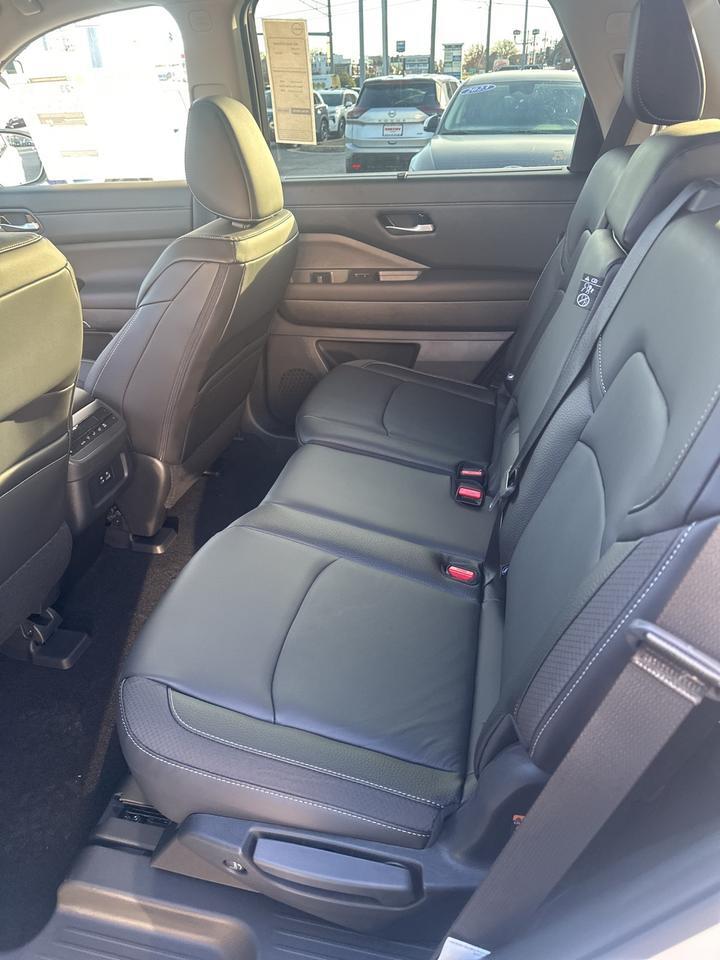 2025 Nissan Pathfinder SL Glen Burnie MD