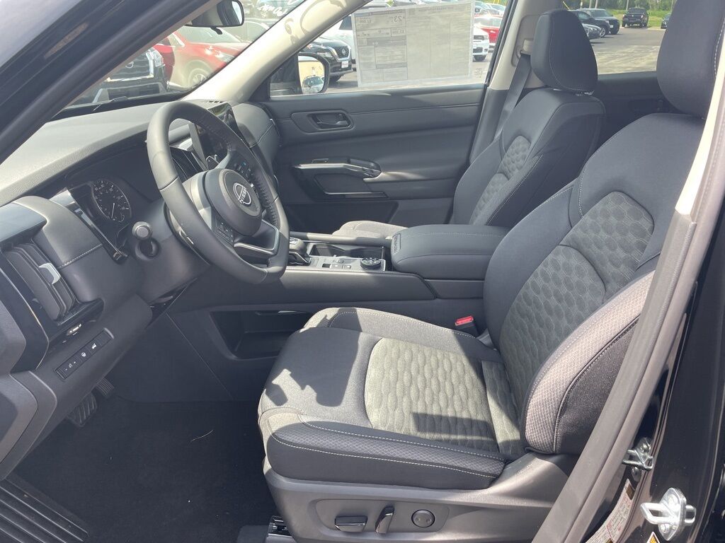 2025 Nissan Pathfinder SV 4WD Duluth MN