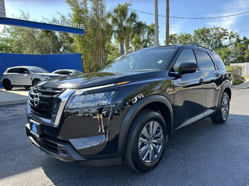 2025 Nissan Pathfinder SV