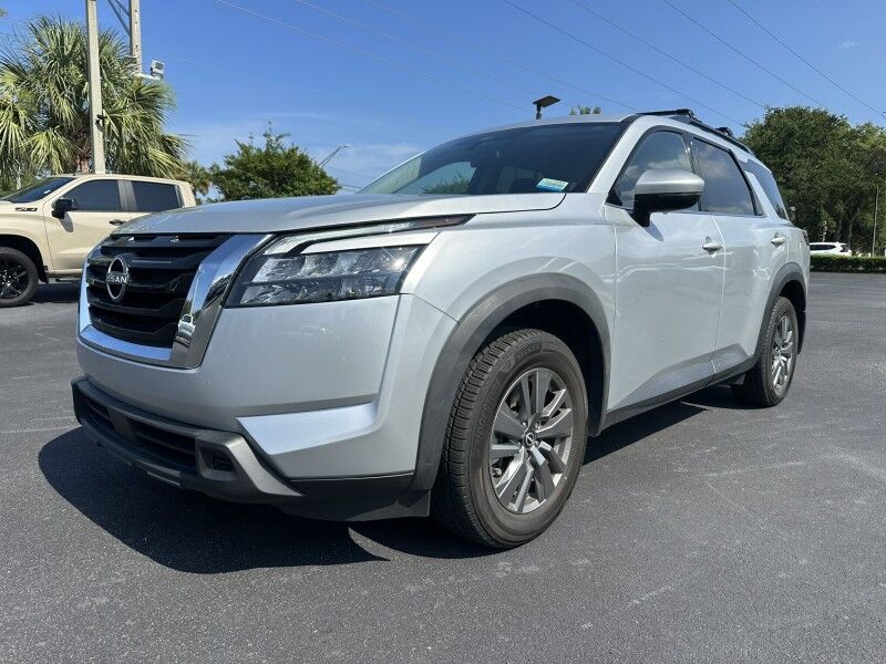 2025 Nissan Pathfinder SV