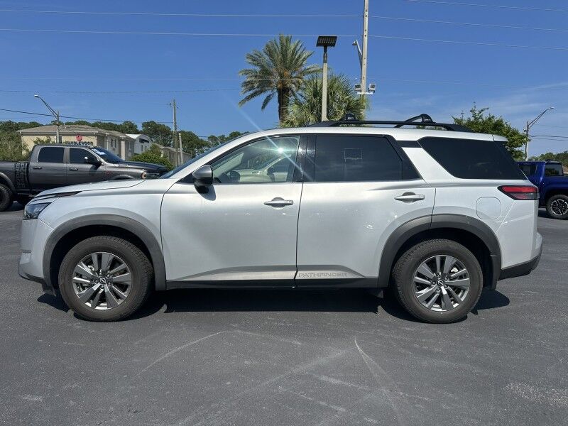 2025 Nissan Pathfinder SV