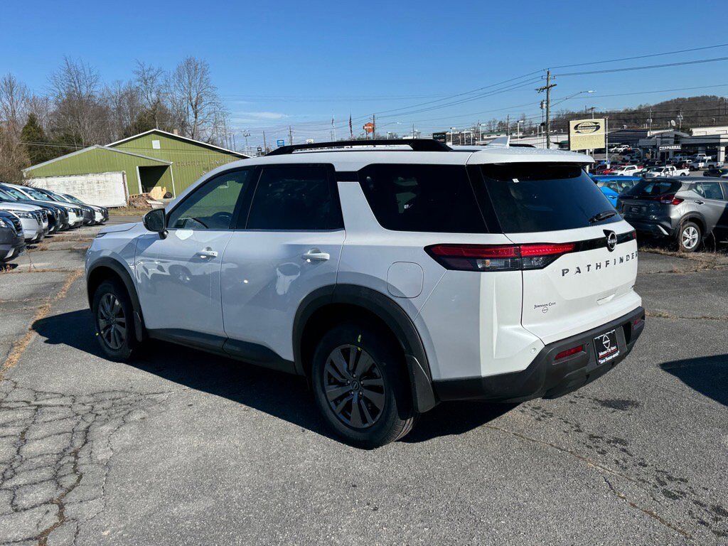 2025 Nissan Pathfinder SV photo 4