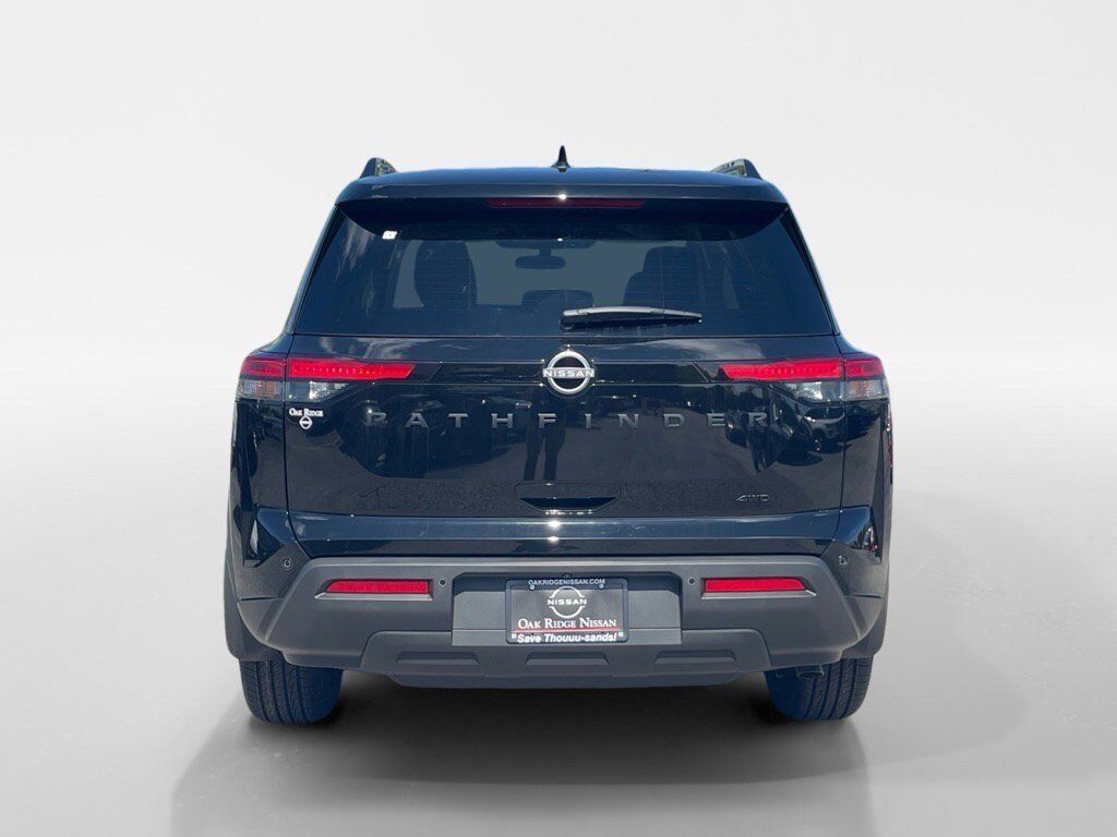 2025 Nissan Pathfinder SV photo 4