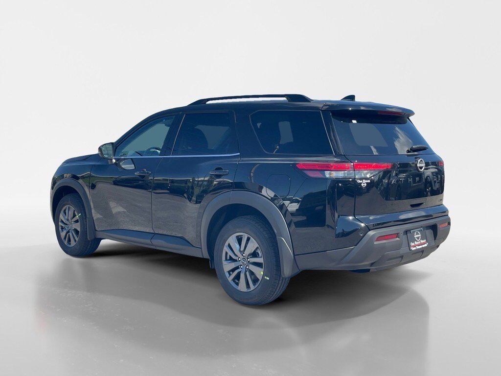 2025 Nissan Pathfinder SV photo 3