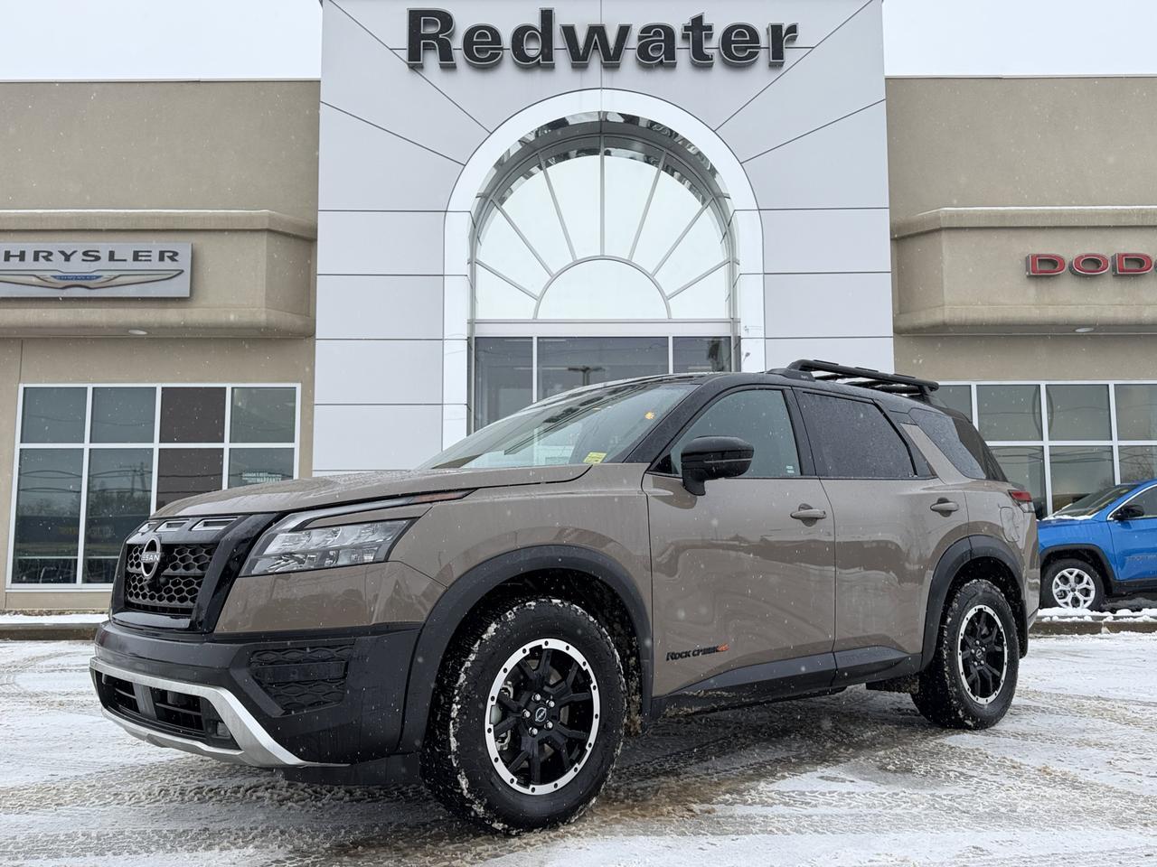 2025 Nissan Pathfinder SV