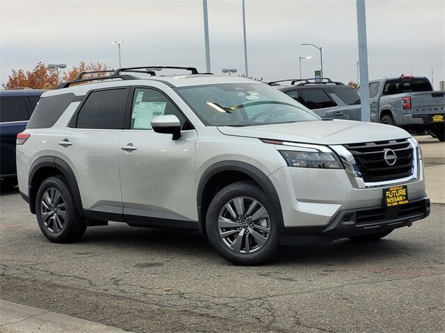 2025 Nissan Pathfinder SV