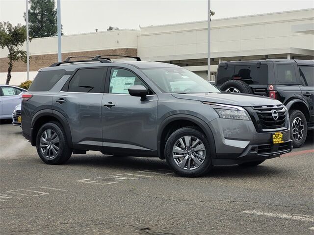 2025 Nissan Pathfinder SV