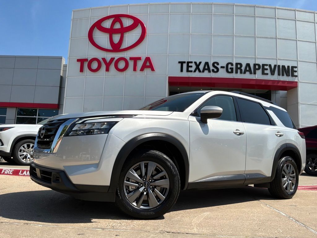 2025 Nissan Pathfinder SV