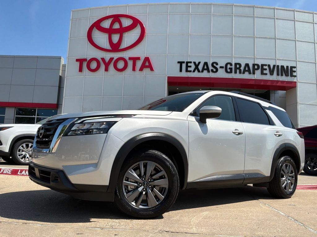 2025 Nissan Pathfinder SV