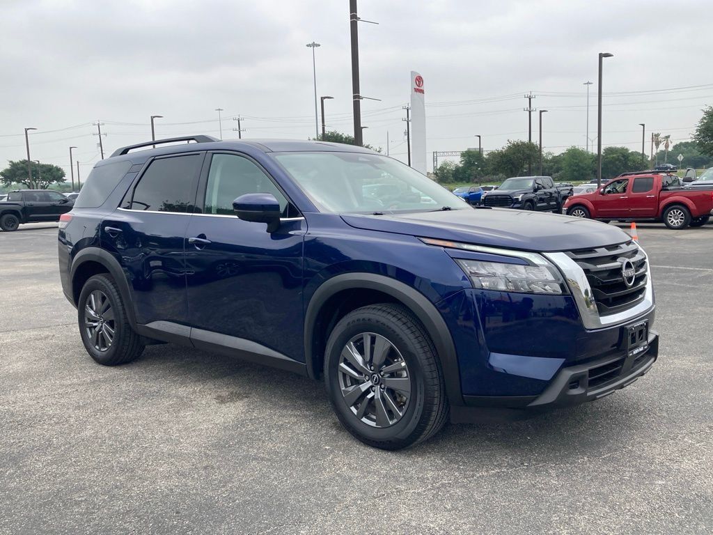 2025 Nissan Pathfinder SV