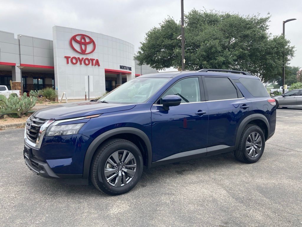 2025 Nissan Pathfinder SV