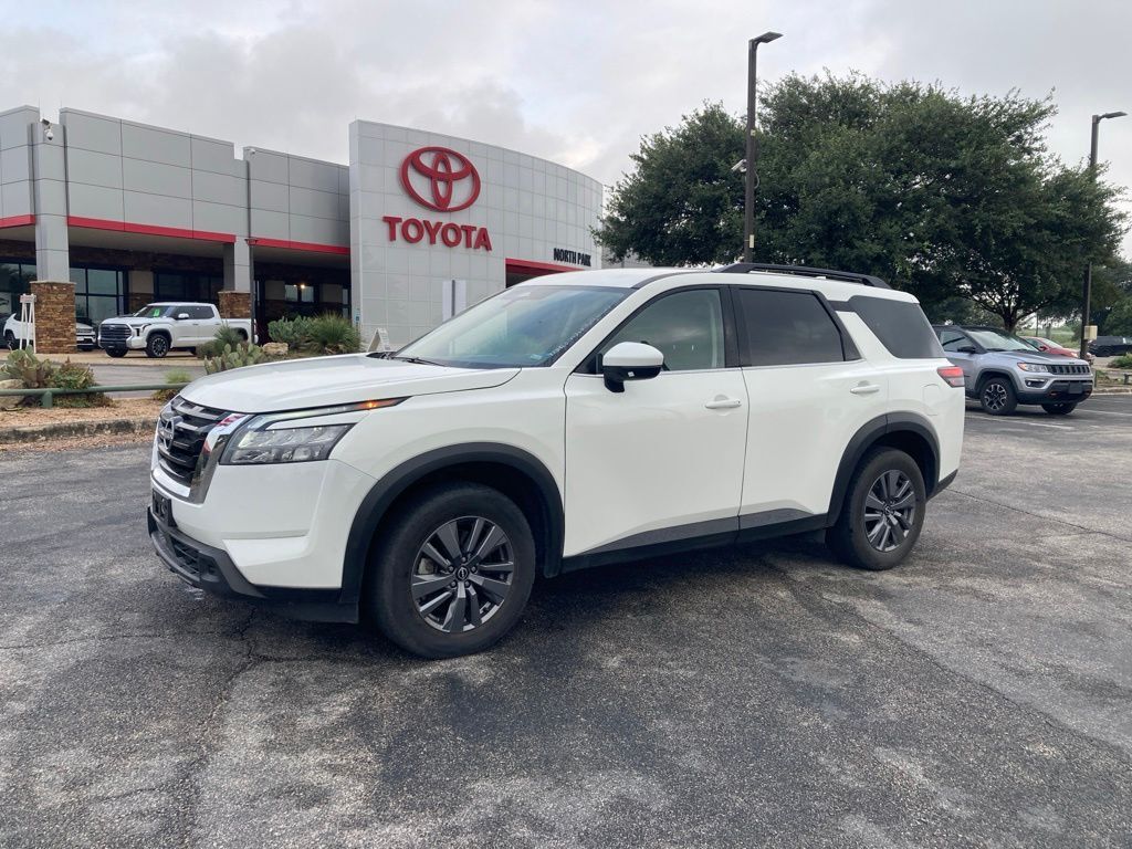 2025 Nissan Pathfinder SV
