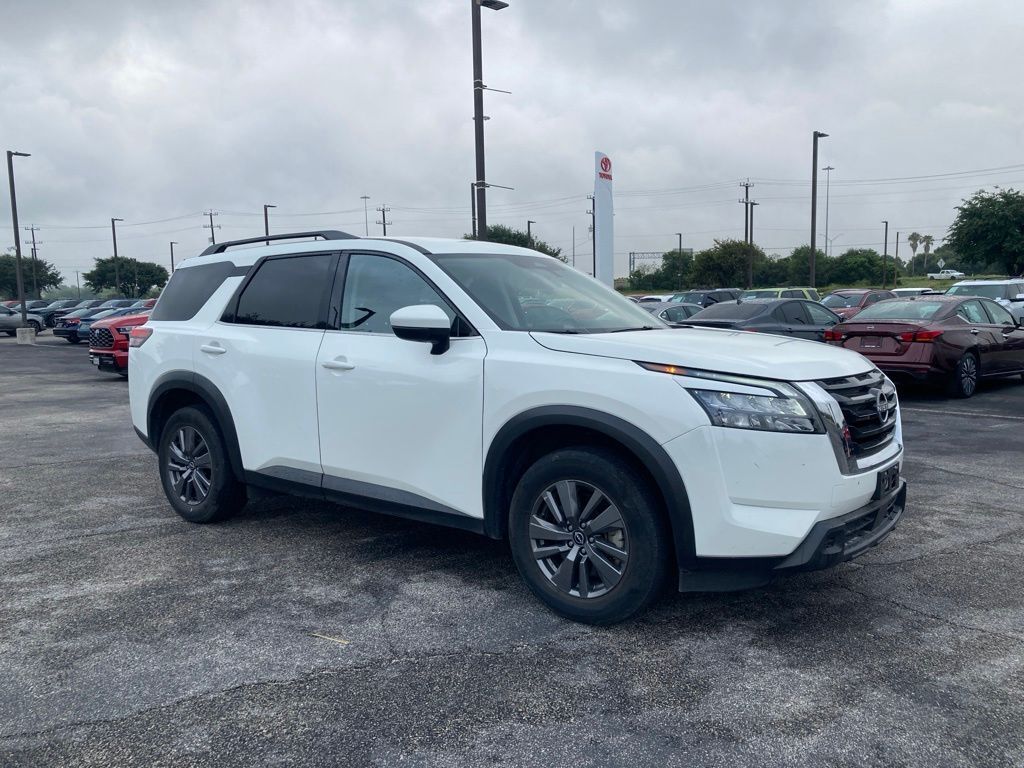 2025 Nissan Pathfinder SV