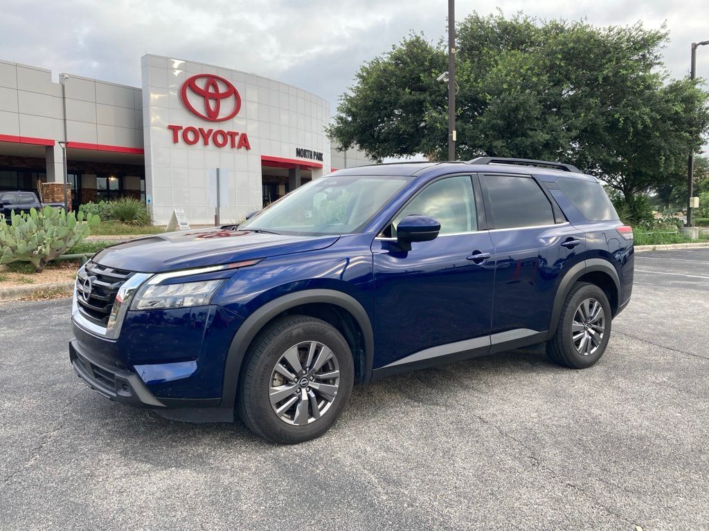 2025 Nissan Pathfinder SV