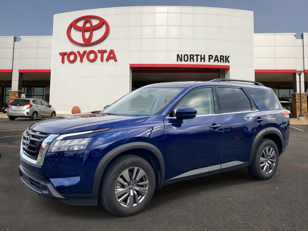 2025 Nissan Pathfinder SV