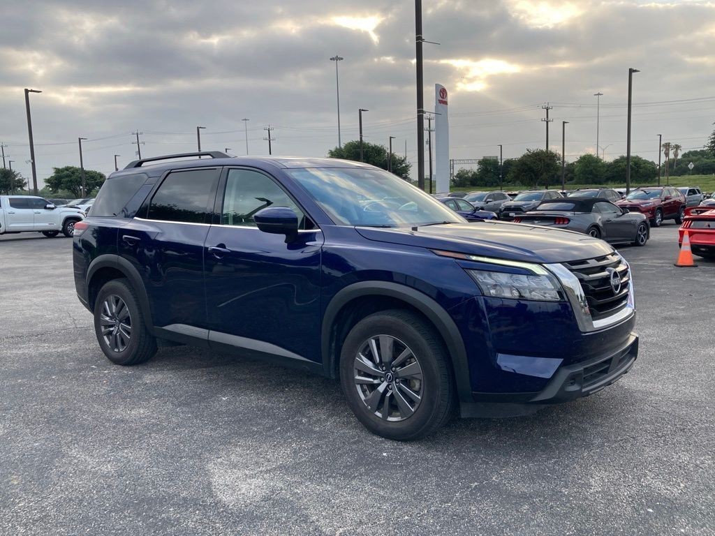 2025 Nissan Pathfinder SV