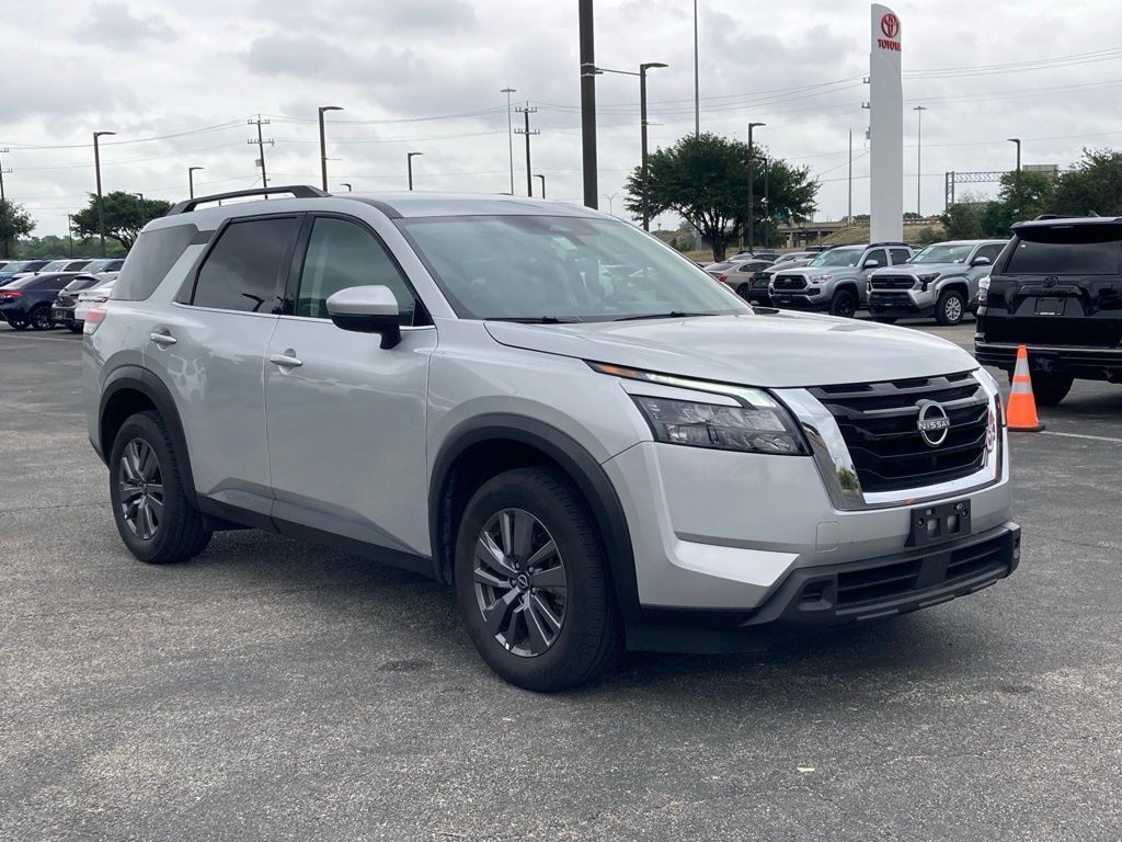 2025 Nissan Pathfinder SV