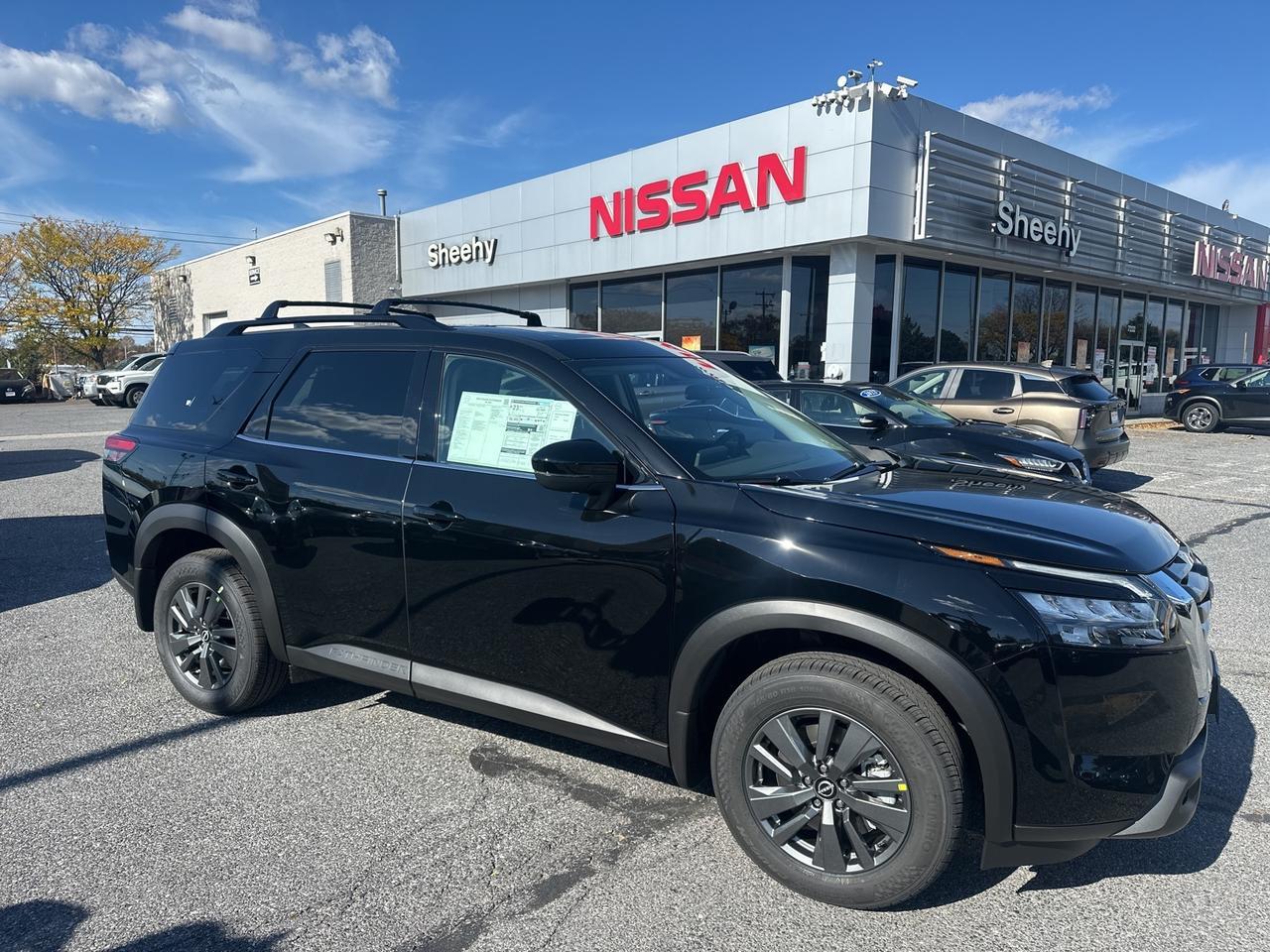2025 Nissan Pathfinder SV