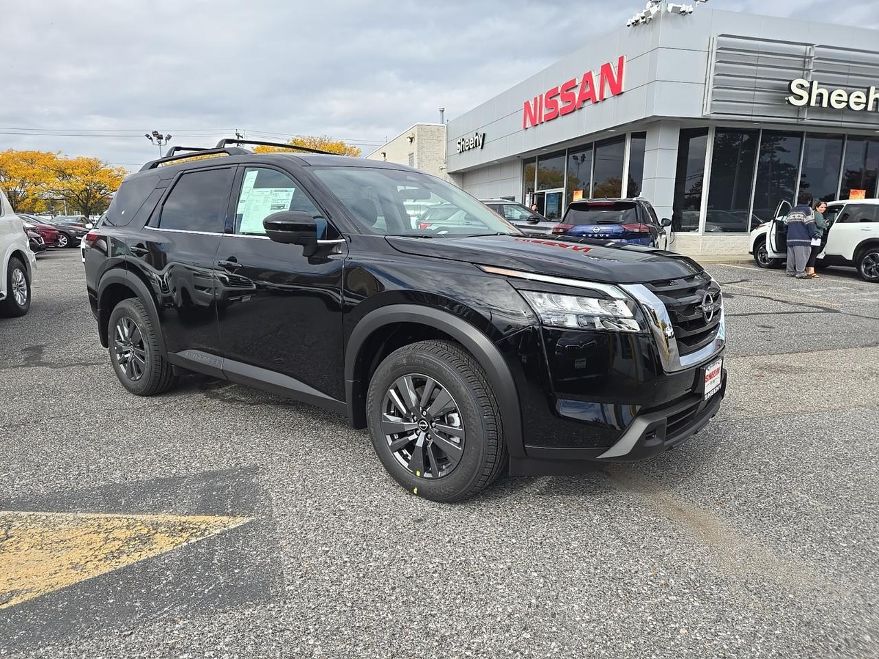 2025 Nissan Pathfinder SV