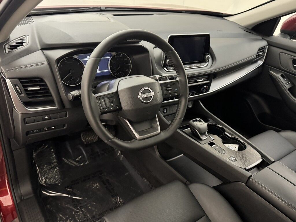 2025 Nissan Rogue FWD SV Premium w/Panoramic Moon, Heated Leather Maumee OH