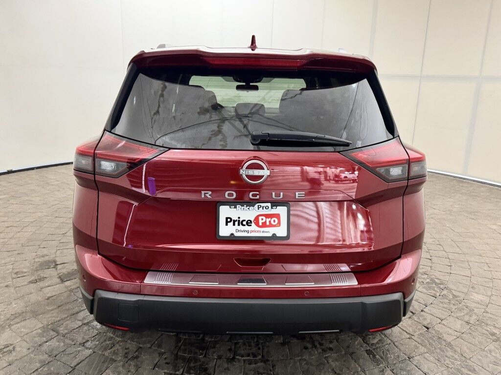 2025 Nissan Rogue FWD SV Premium w/Panoramic Moon, Heated Leather Maumee OH