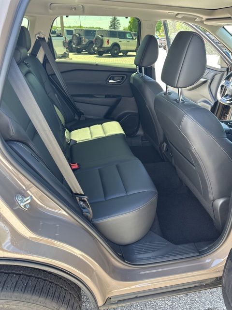 2025 Nissan Rogue SL Random Lake WI