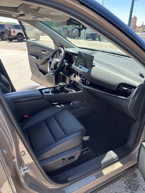 2025 Nissan Rogue SL Random Lake WI