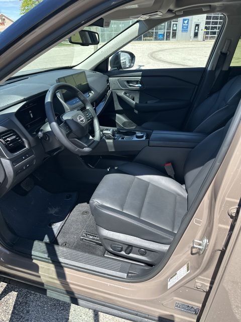 2025 Nissan Rogue SL Random Lake WI